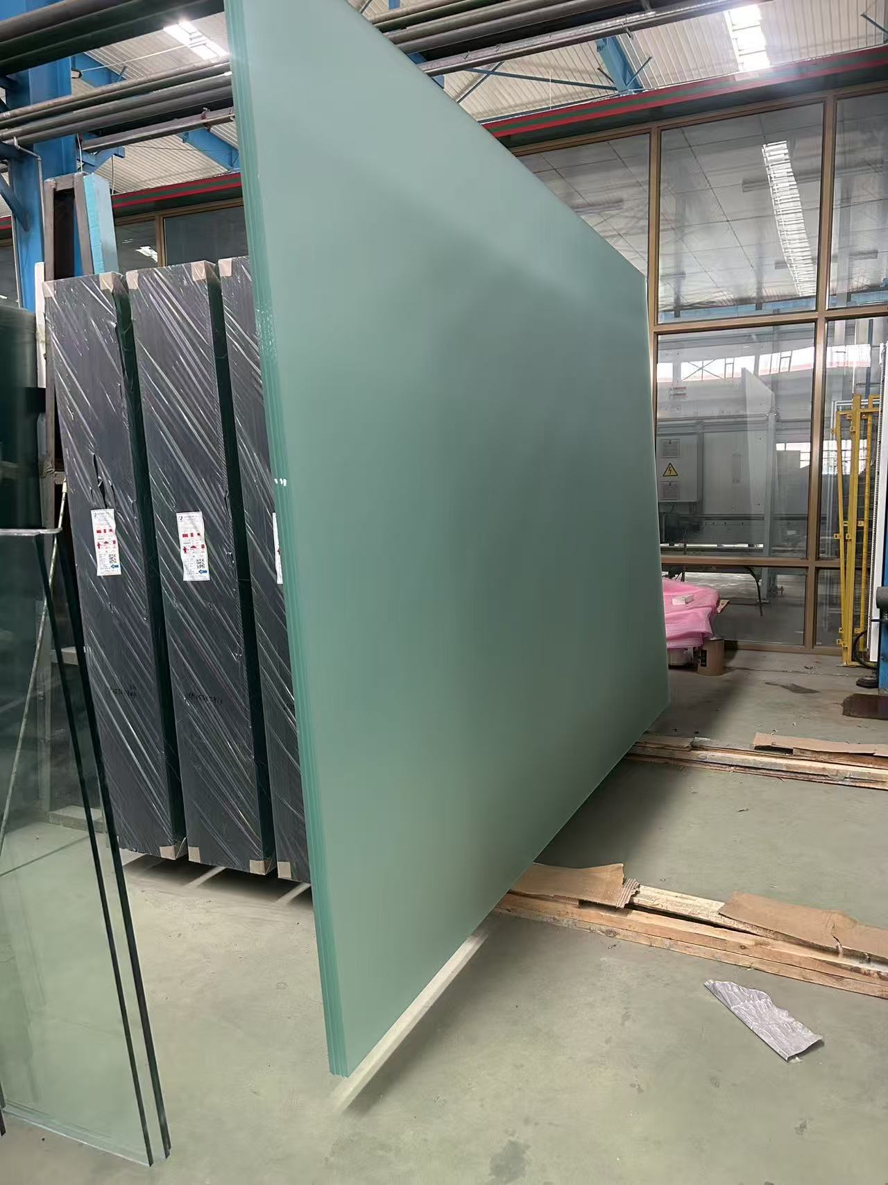 临沂市彩轴玻璃建筑幕墙玻璃生产基地 - 价格